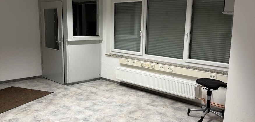 Vielseitig nutzbares Büro mit Lagerflächen