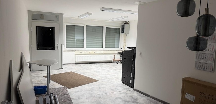Vielseitig nutzbares Büro mit Lagerflächen